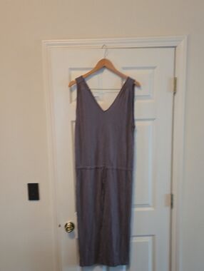 Sleeveless V-Neck Midi Dress in Dusty Purple